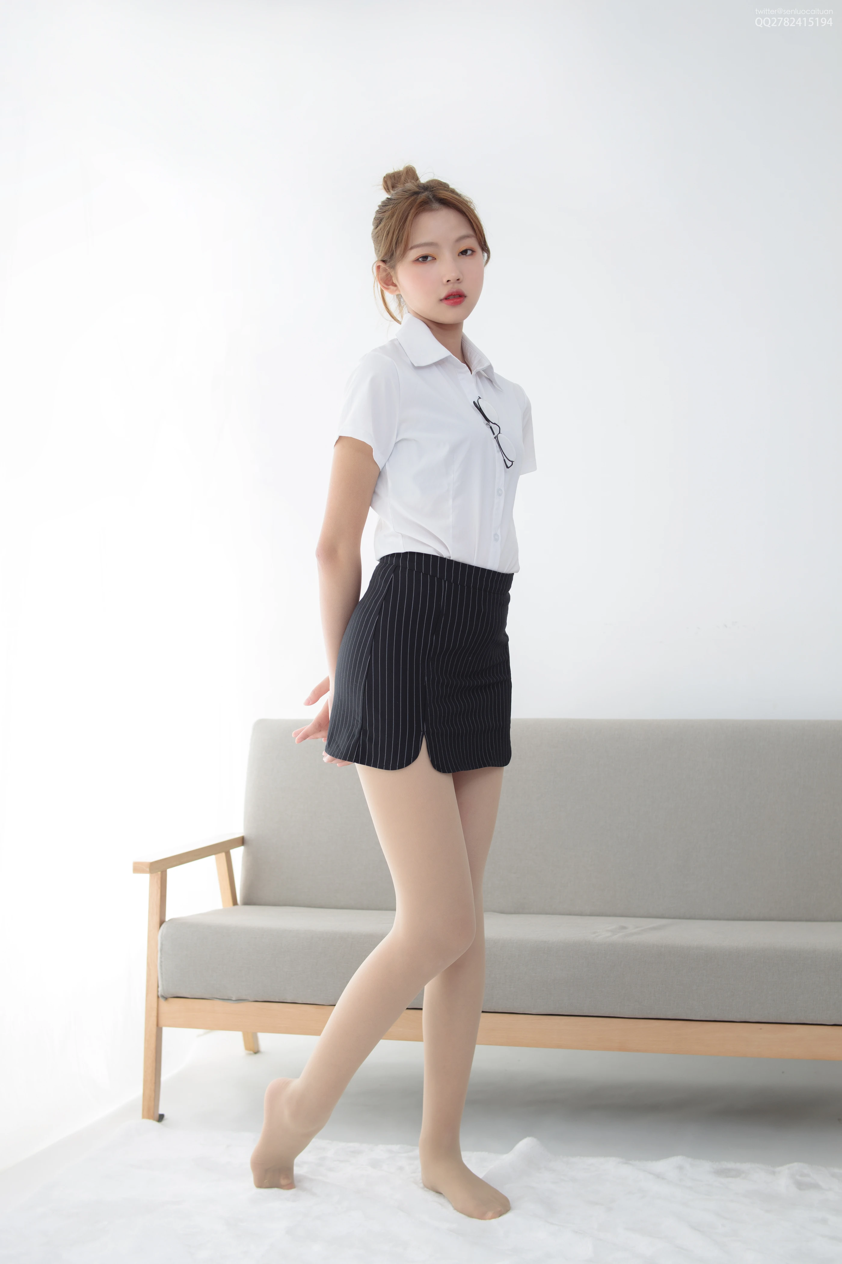 森萝财团 JKFUN-037《OL一定要搭配眼镜》50D肉丝 [63P 1V]插图1